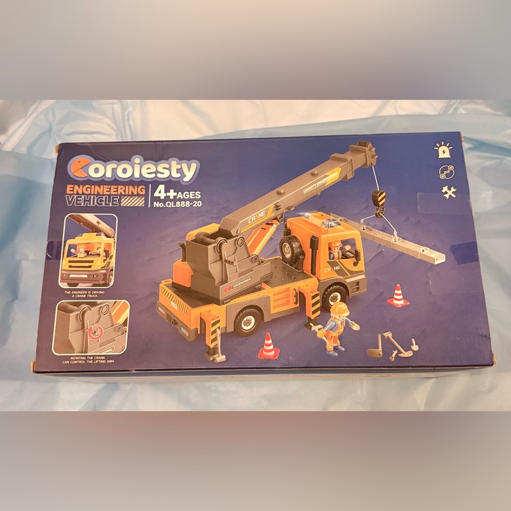 Coroiesty Engineering Vehicle Crane Truck with Lights & Sounds Brand New - Picture 10 of 12